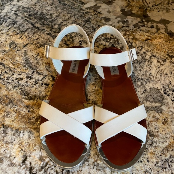 Steve Madden White Sandals Size 8 - Picture 4 of 5